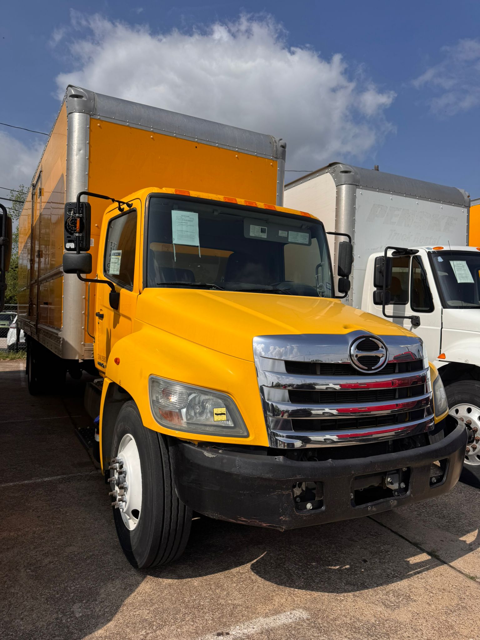 2019 HINO 268