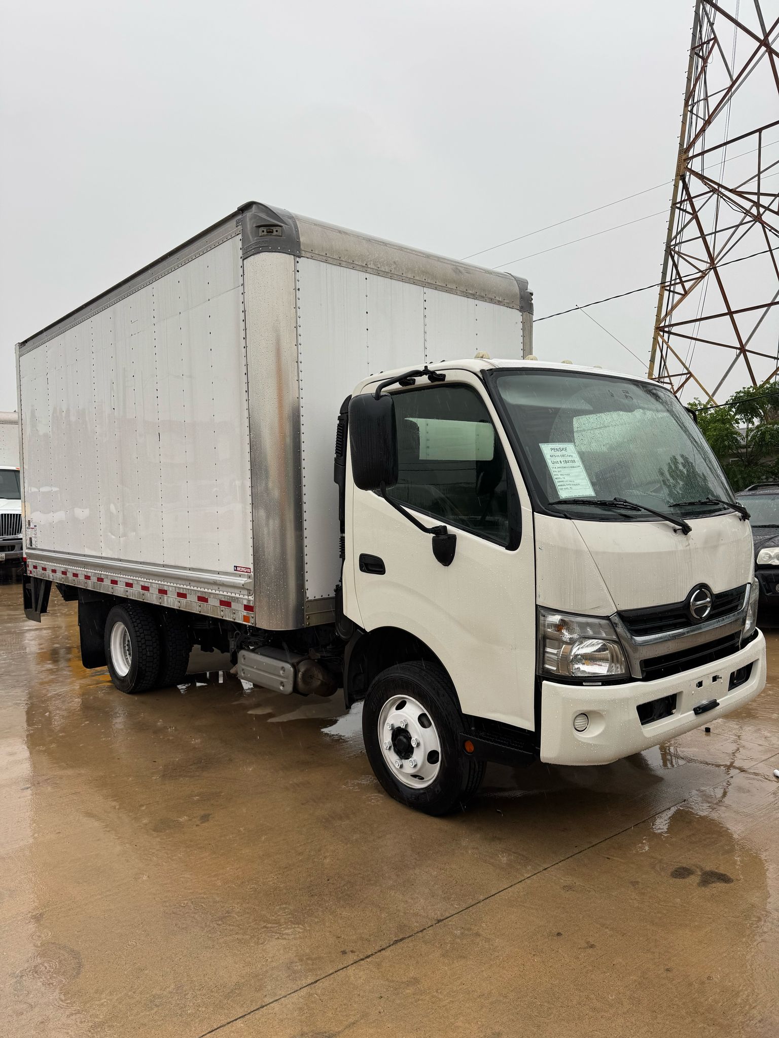 2017 HINO 155