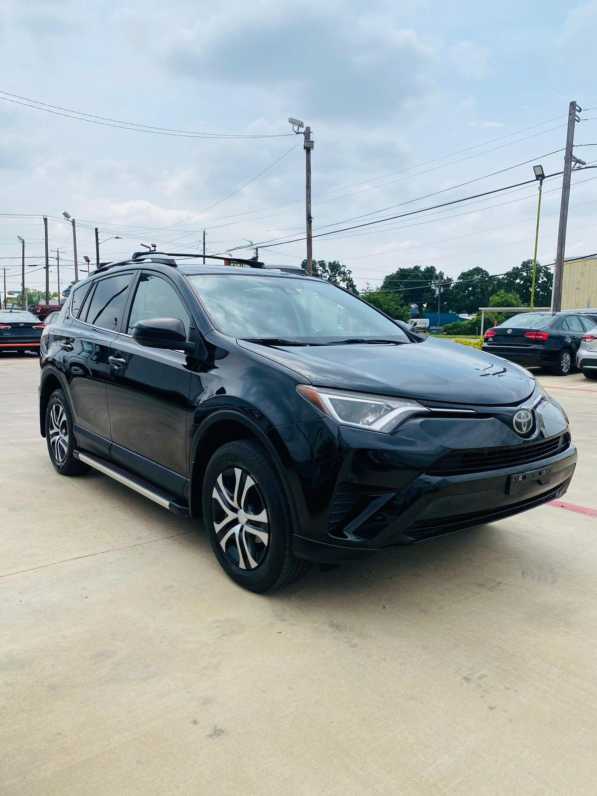 2017 TOYOTA RAV4 LE